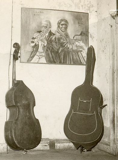 Painting and double basses at Preservation Hall - Photo 2